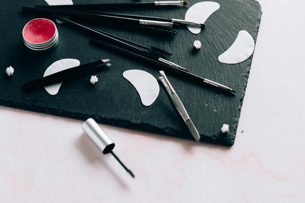 Must-Have Items for a Chic Capsule Wardrobe in the UK: The Definitive Fashion Lover's Guide